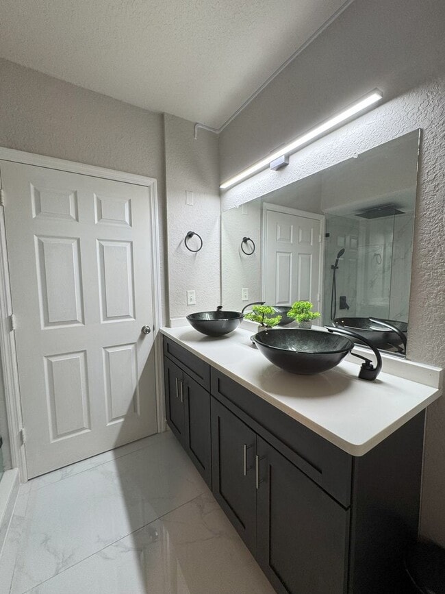 Building Photo - The Grande Downtown - REMODELED 1 Bedroom Available for rent NOW!