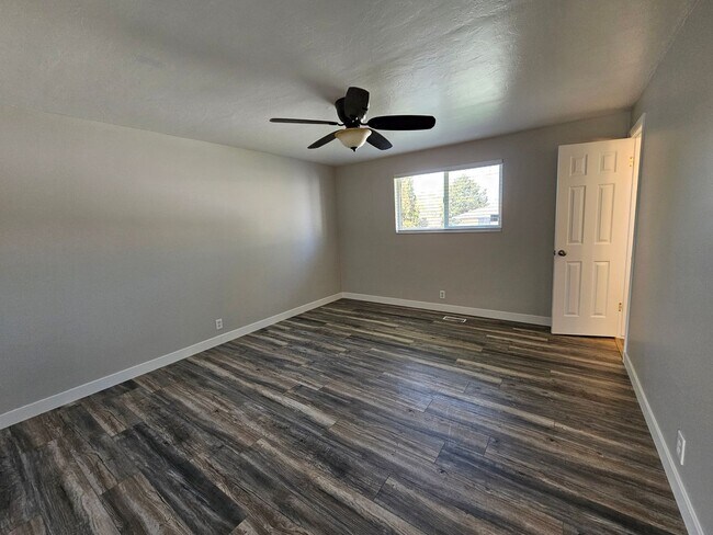 Building Photo - Beautiful 3 Bed/3 Bath Home