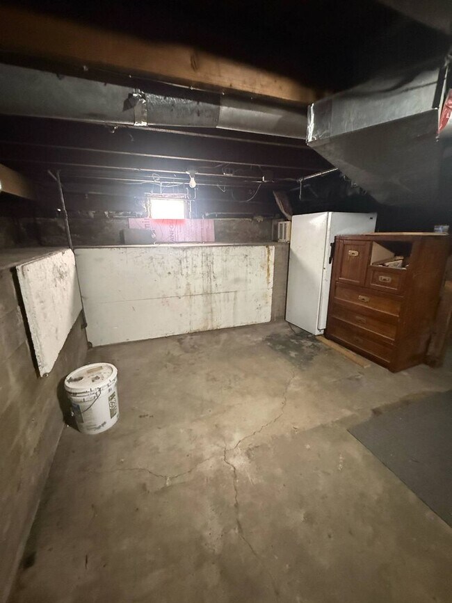 Building Photo - 2 Bedroom Home