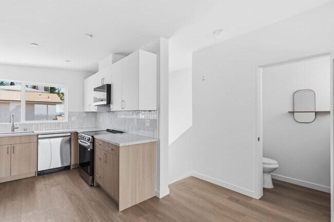 Building Photo - 6644 Valjean Ct
