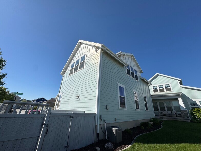 Building Photo - 10387 S Sturgeon Drive