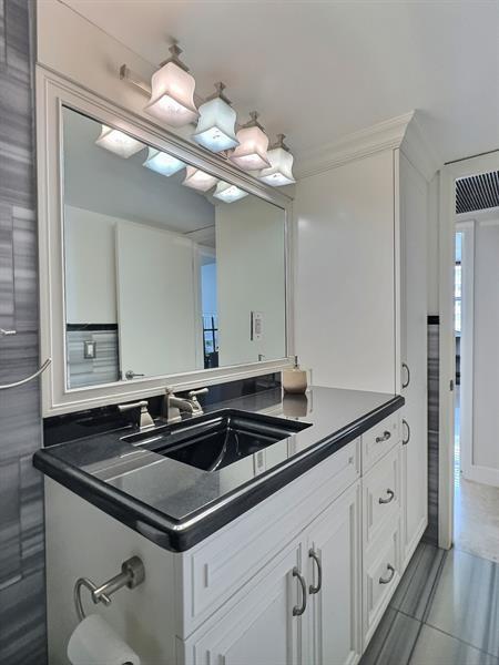 Building Photo - 2030 S Ocean Dr