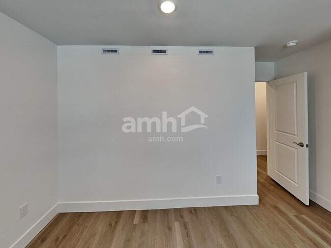 Building Photo - 9564 E Harkes Dr