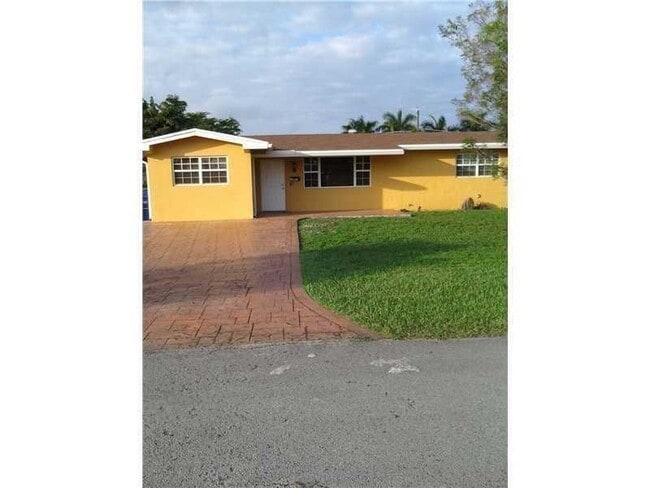 Building Photo - 8841 NW 14th St