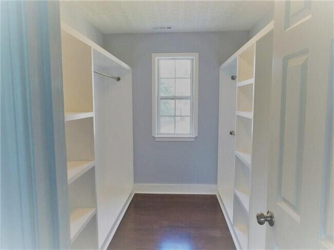 Building Photo - 2752 Mamie Ln