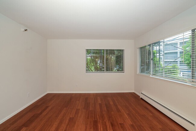 Building Photo - 2 Bedroom Condo in Highly Desirable Richmond Marina Bay!