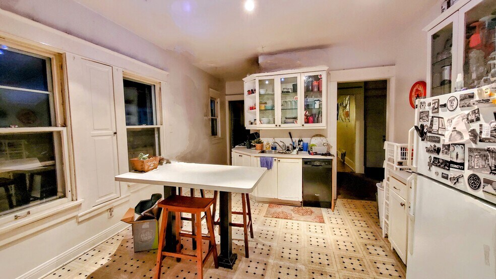 Building Photo - 3022 N Frederick Ave