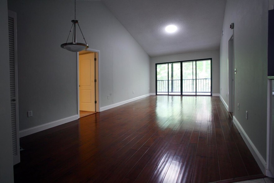 living room( now unfurnished) - 1636 Brookhouse Dr