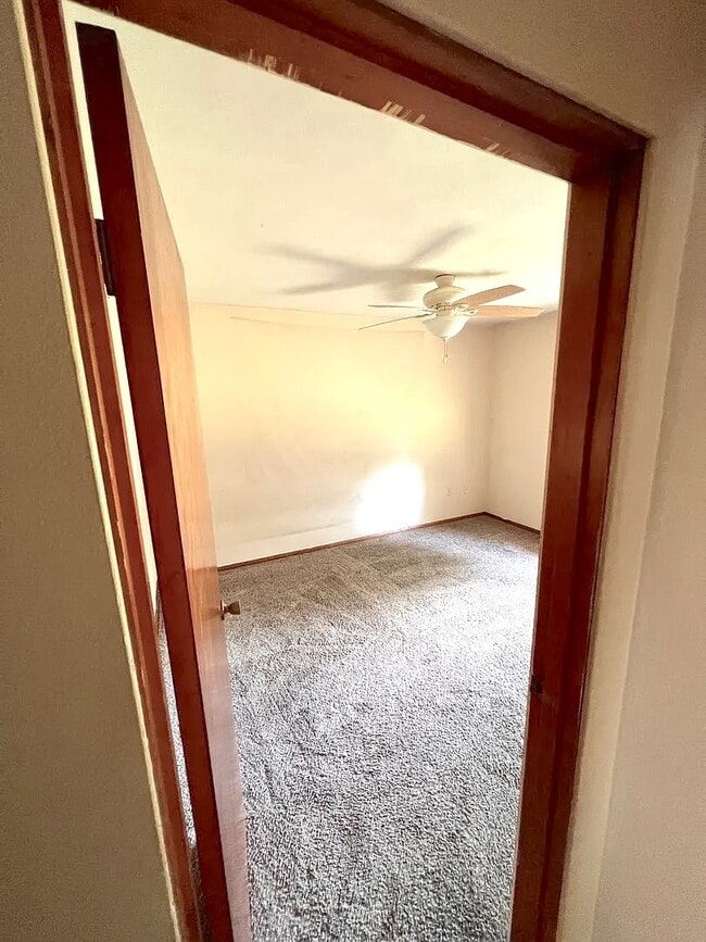 Building Photo - 310 S 10th St