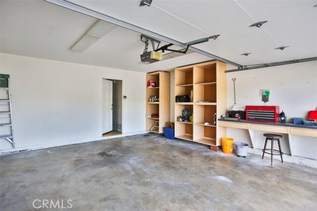 Building Photo - 516 S Peregrine St