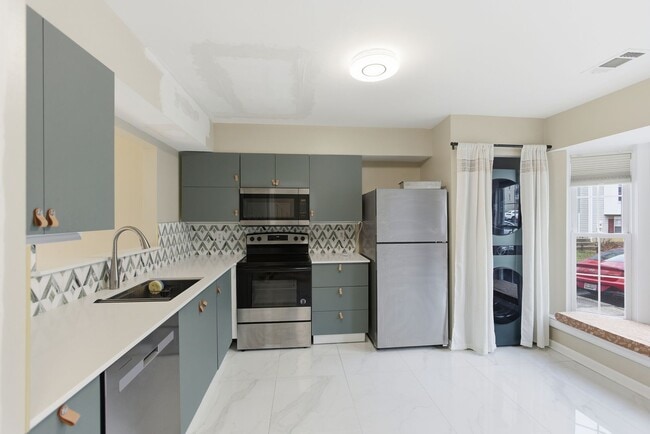 Building Photo - Lovely 3 BR/1.5 BA Townhome in Bowie!