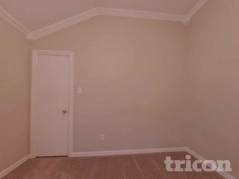 Building Photo - 143 Redbud Dr