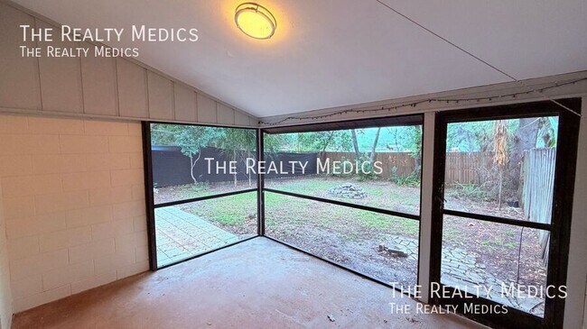 Building Photo - 7909 Richwood Dr