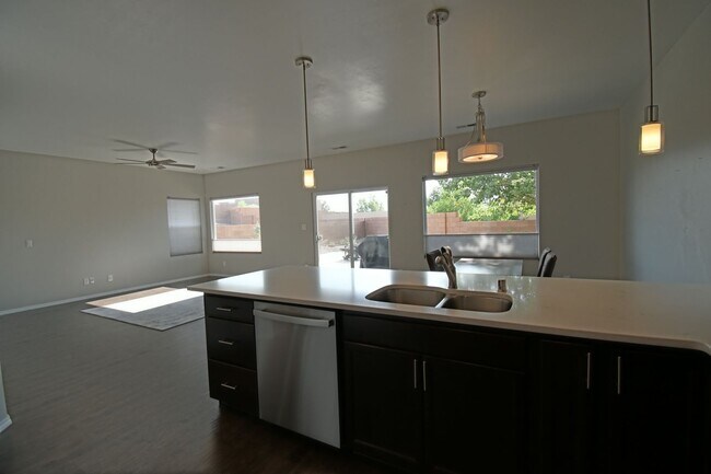 Building Photo - Mountain View, Two Car Garage 3bd/3ba Avai...