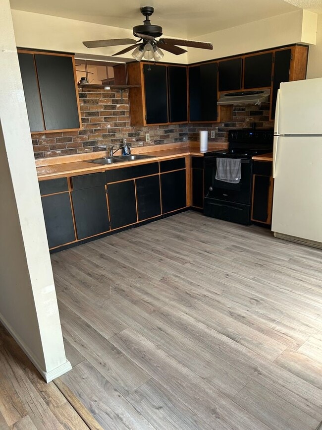 Building Photo - 2 Bedroom Holbrook Rental