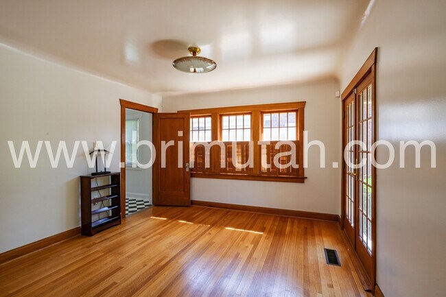 Building Photo - 1655 E 900 S