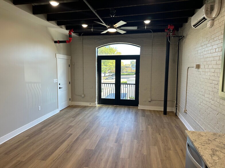 Building Photo - 104 S 4th St