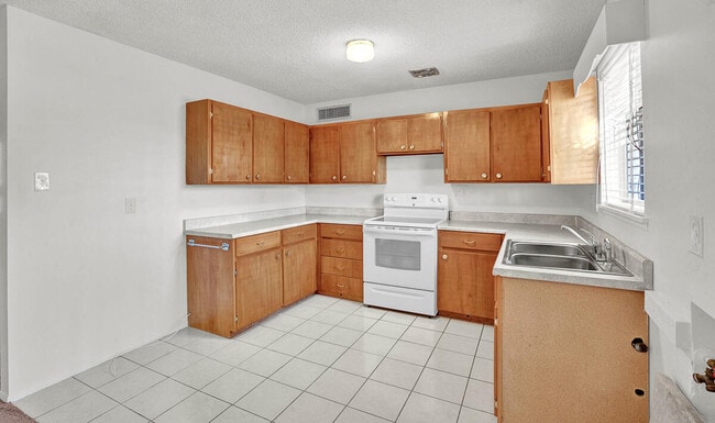 Building Photo - 5726 Waycross Ave