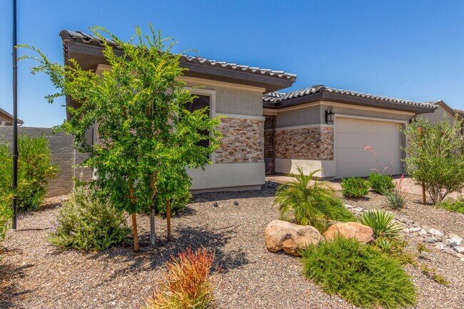 Building Photo - Beautiful 3 bedroom with pool in Cantamia!