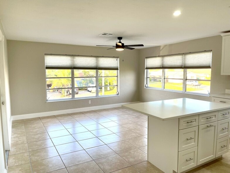 Building Photo - 608 SE 46th Ln