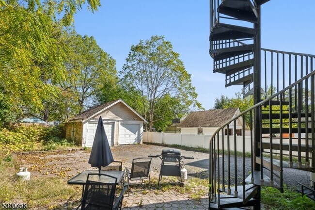 Building Photo - 374 Boyden Ave