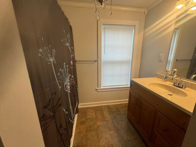 Building Photo - 5112 Kraft St