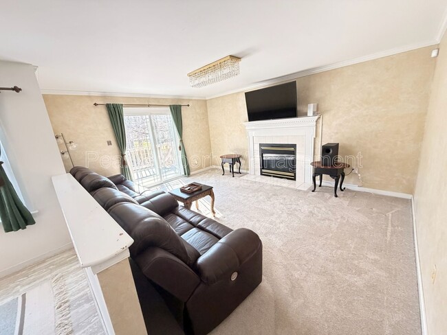 Building Photo - 11809 Sanbury Ln