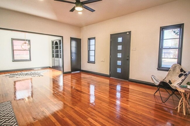 Building Photo - PRE LEASING for fall 2026! 4/2 in heart of Lubbock!