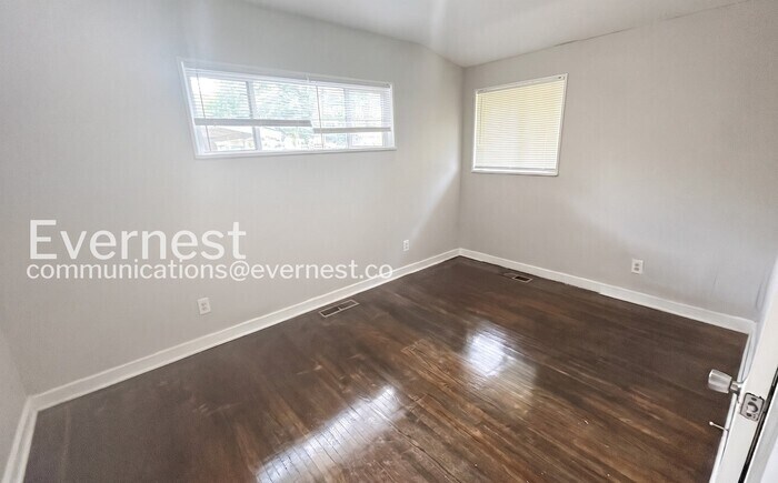 Building Photo - 1232 Oakwood St