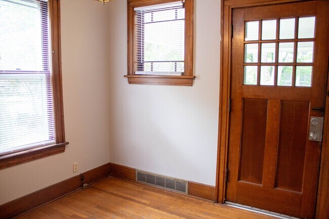 Building Photo - AVAILABLE FOR AUGUST 2026!  Large house ne...