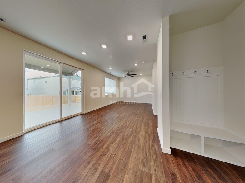 Building Photo - 11669 Logans Rdg Dr