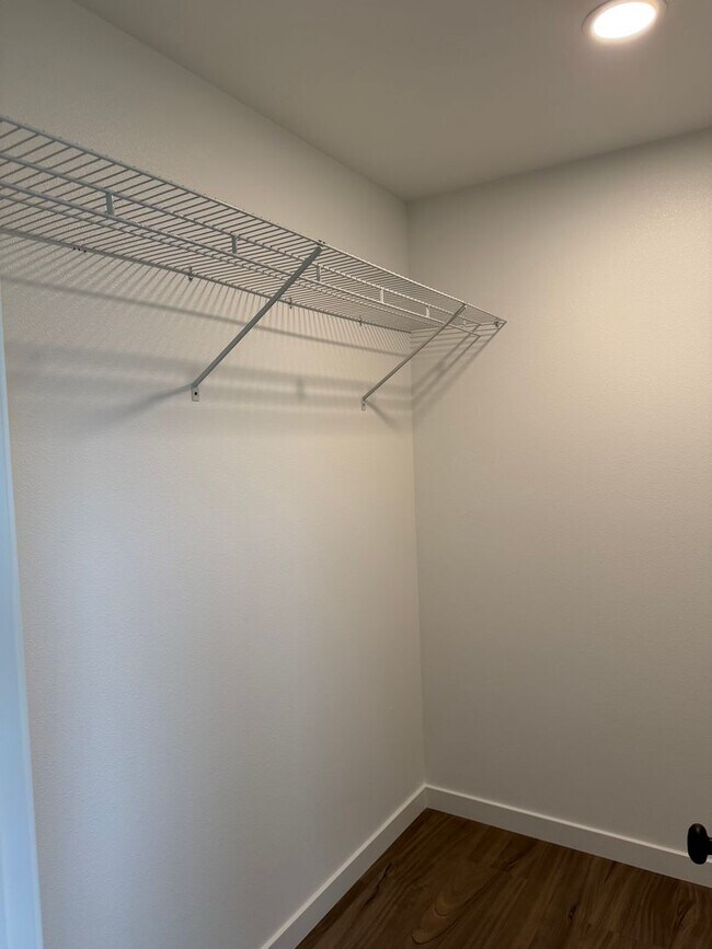 Building Photo - Brand new 3 bedroom 3 full bath townhouse in Thurston! $1,000 OFF YOUR FIRST MONTH'S RENT!