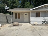 Building Photo - 2 bedroom 2 bathroom duplex available for ...
