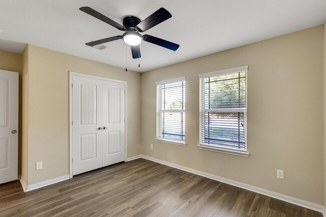 Building Photo - 5540 S Buffalo Cir