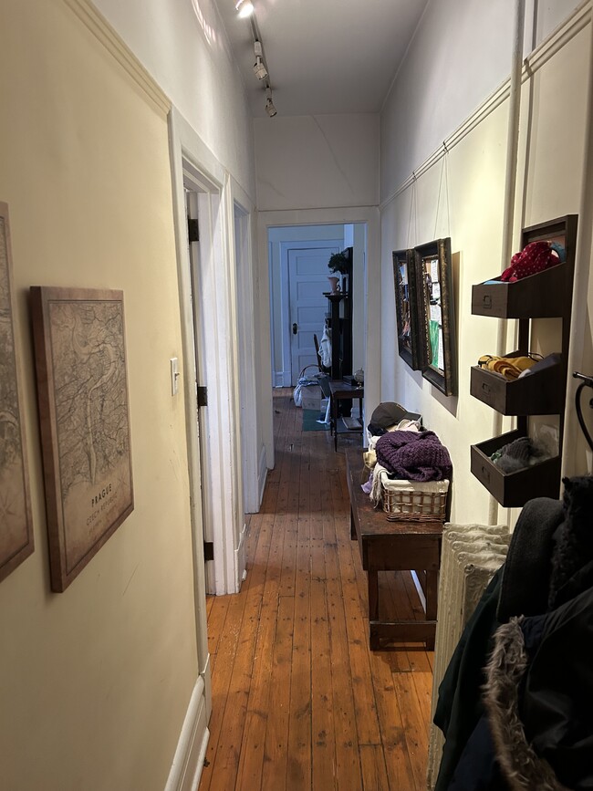 Entry hallway - 1217 Resaca Pl