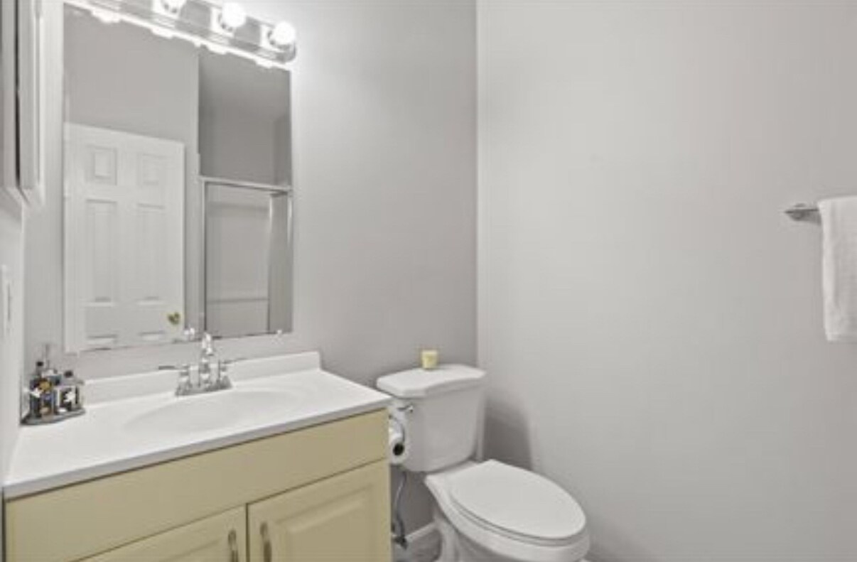 Building Photo - 2552 Sandbourne Ln