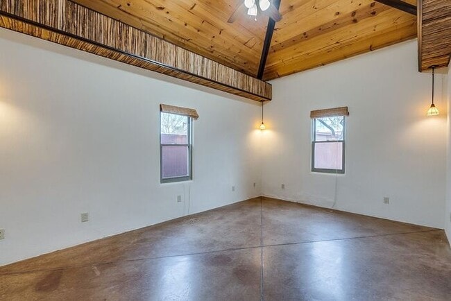 Building Photo - Southwest Charm in the Heart of Tucson – D...