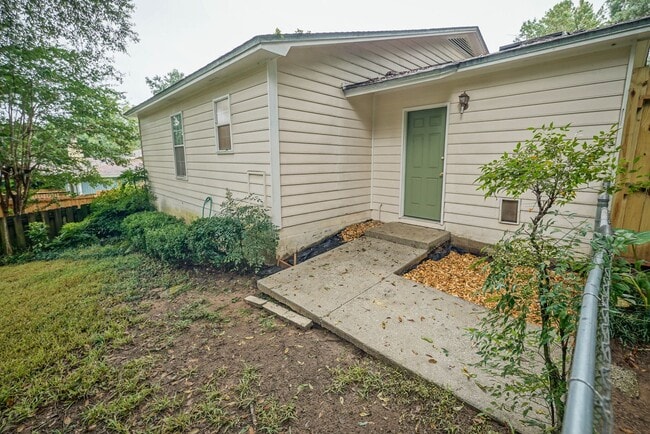 Building Photo - 2/2 Single Family Home in Park Terrace