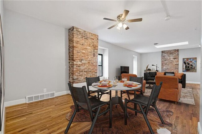 Building Photo - 1214 Bingham St