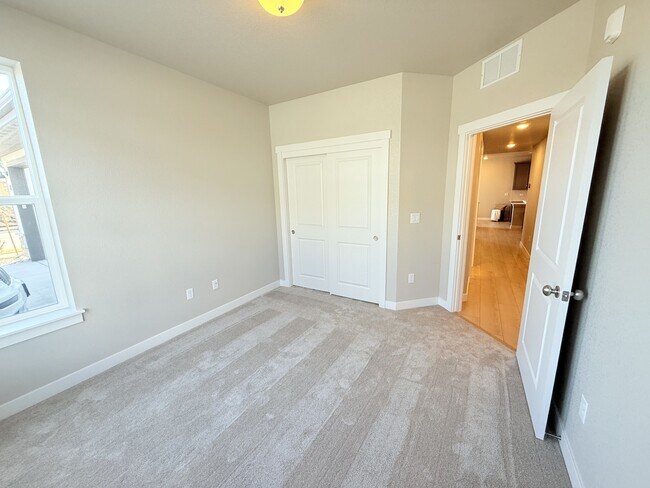 Building Photo - 938 Schlagel St