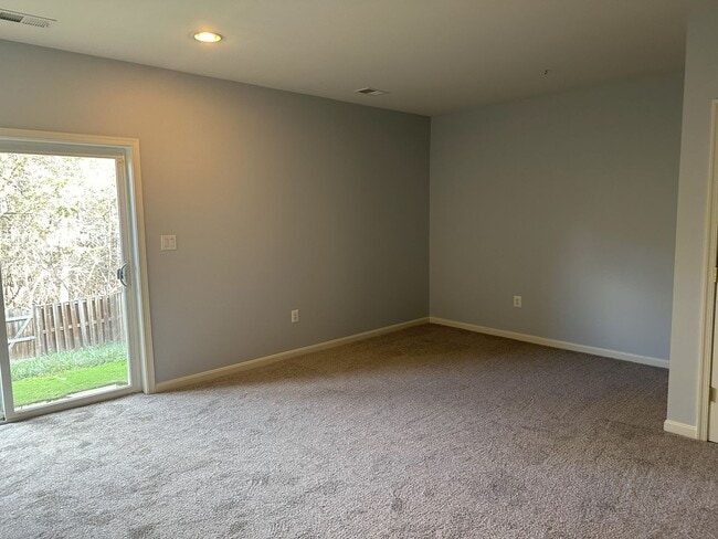 Building Photo - 153 Oxbow Dr