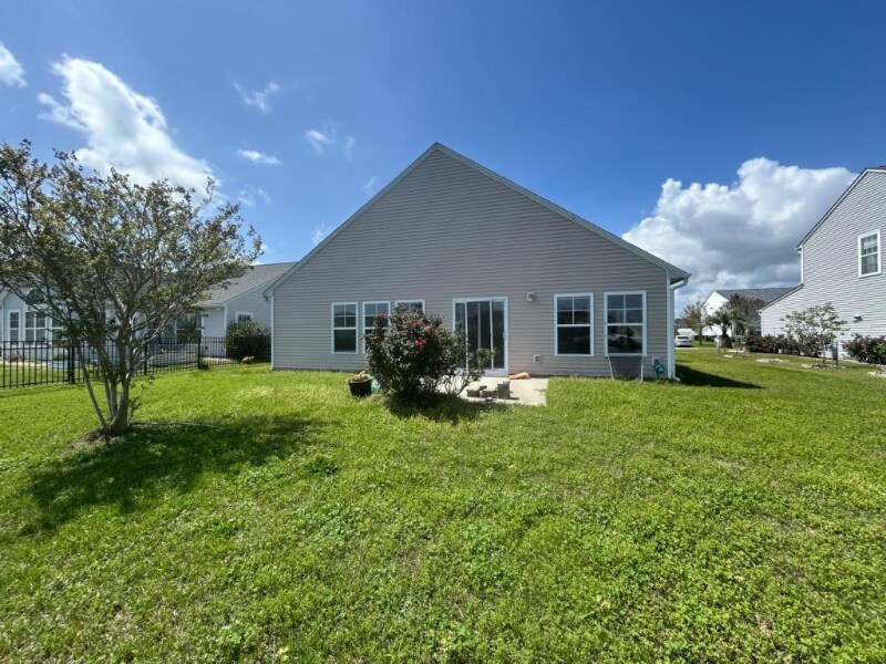 Building Photo - 447 Palm Frond Dr