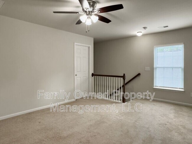 Building Photo - 8753 Red Oak Dr
