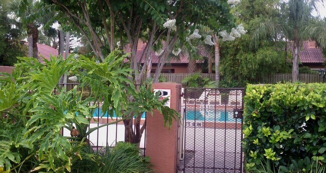 Building Photo - Beautiful  Furnished 1/1 condo x Rent  in Winter Park Next to Full Sail University !