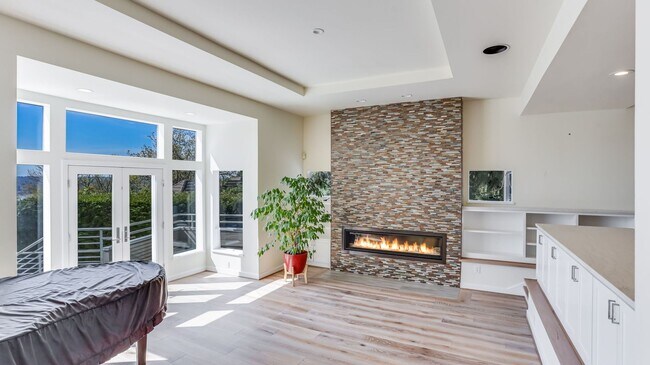 Building Photo - 5bd/5ba Mercer Island Home