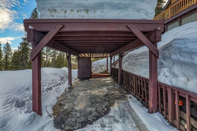 Building Photo - Bright Home in Incline! - Reduced Price!! - 1 Dog upon Approval