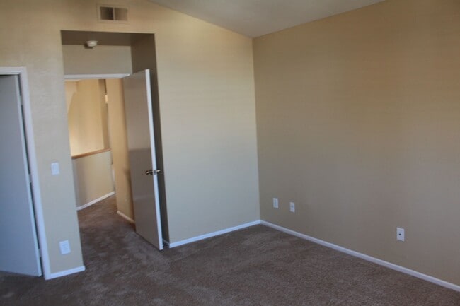 Building Photo - 4BR/3Bth Home in Rancho Del Oro!! –Maplewood