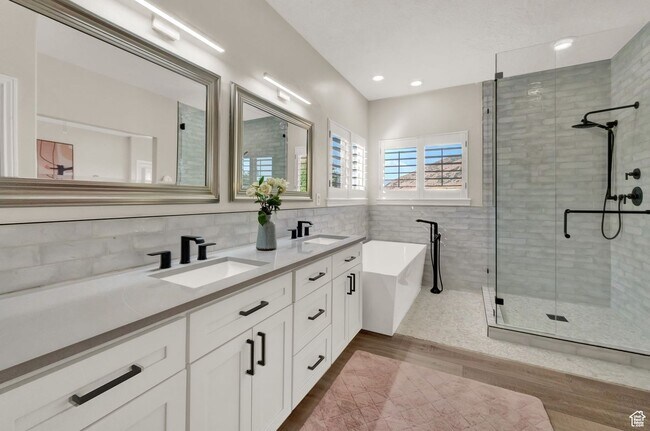 Building Photo - 1693 Crimson Oak Dr