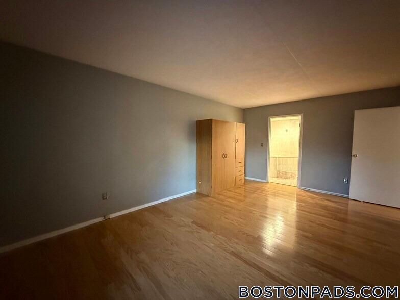 Building Photo - 50 Broadlawn Park