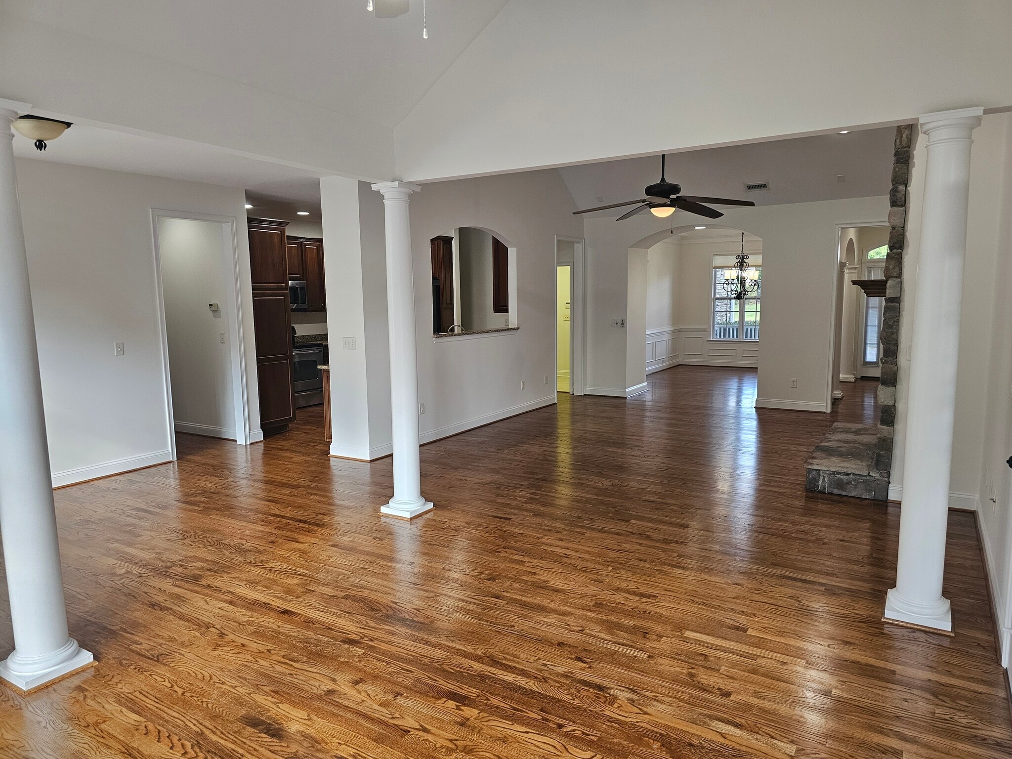 Building Photo - 212 Medford Dr